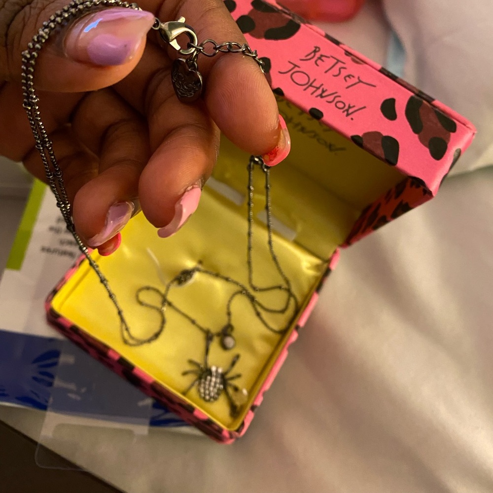 2 Tier Betsey Johnson spider necklace must go
